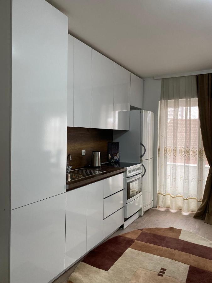 White Apartments Kosovo Polje Exteriör bild