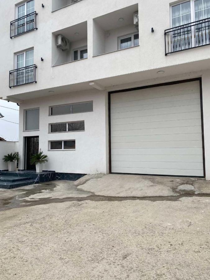 White Apartments Kosovo Polje Exteriör bild