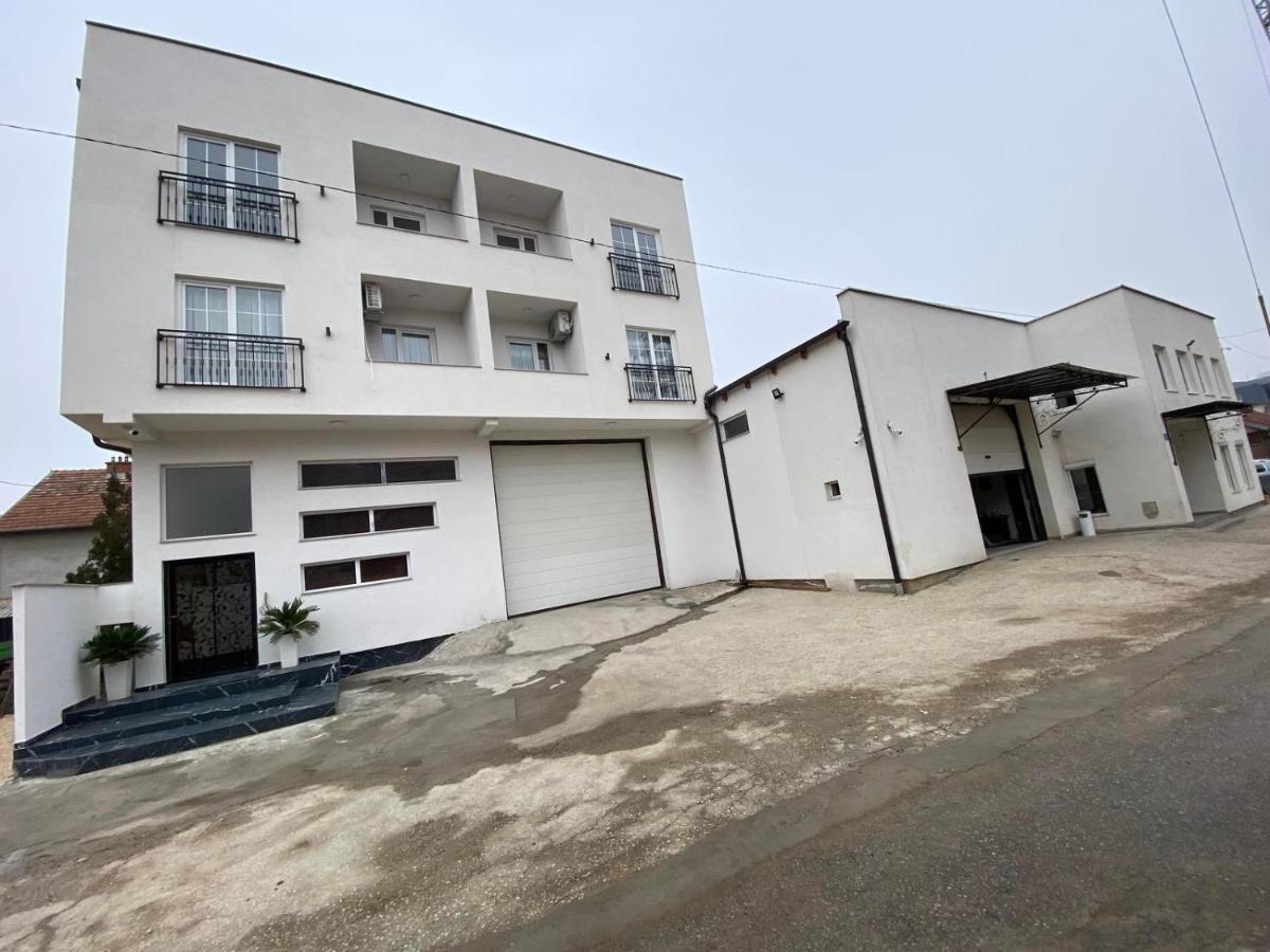 White Apartments Kosovo Polje Exteriör bild