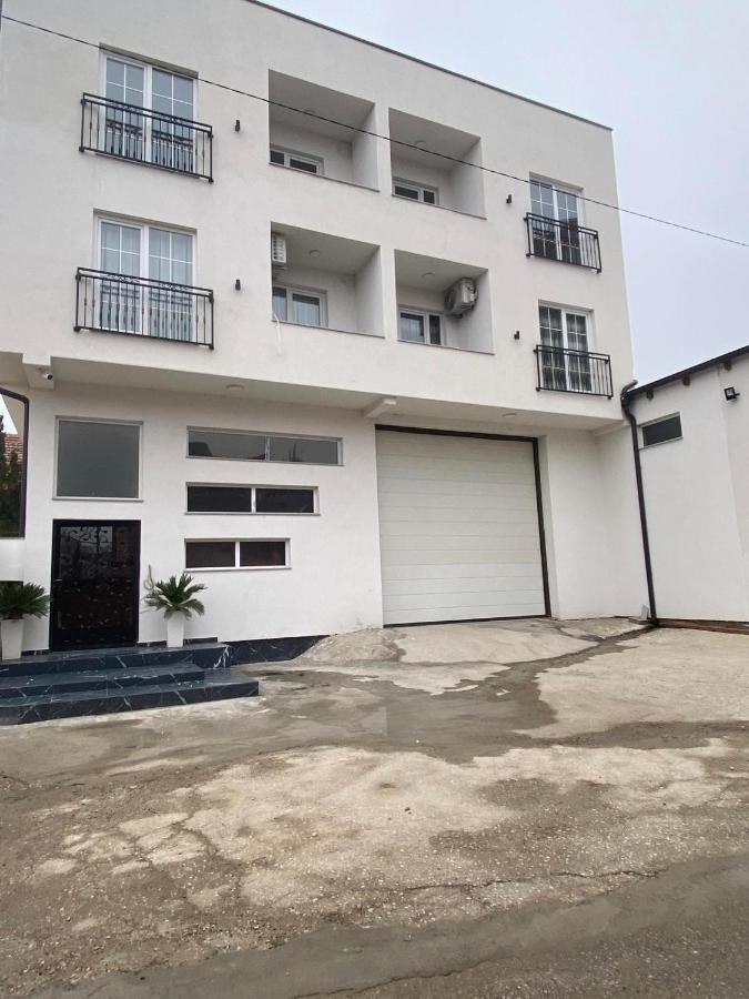 White Apartments Kosovo Polje Exteriör bild