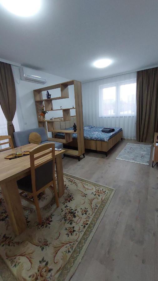 White Apartments Kosovo Polje Exteriör bild
