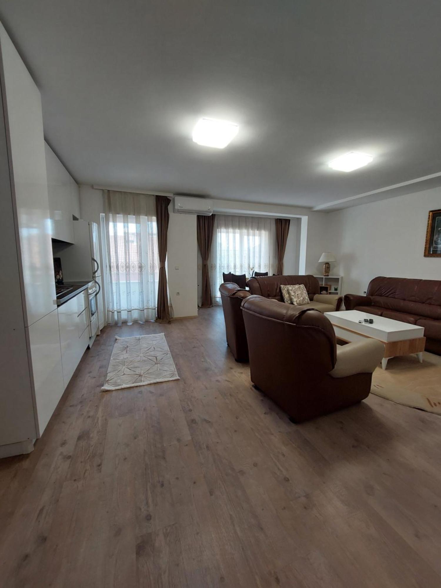 White Apartments Kosovo Polje Exteriör bild